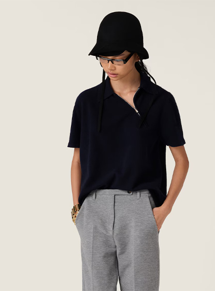 MIUMIU高仿女装 | 缪缪A货服装  2025秋冬MIUMIU新款 蓝色羊绒Polo衫