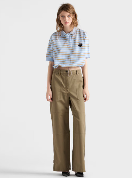 PRADA高仿女装 | 普拉达 A货服装  2025秋冬PRADA新款 天蓝色短款条纹珠地布Polo衫