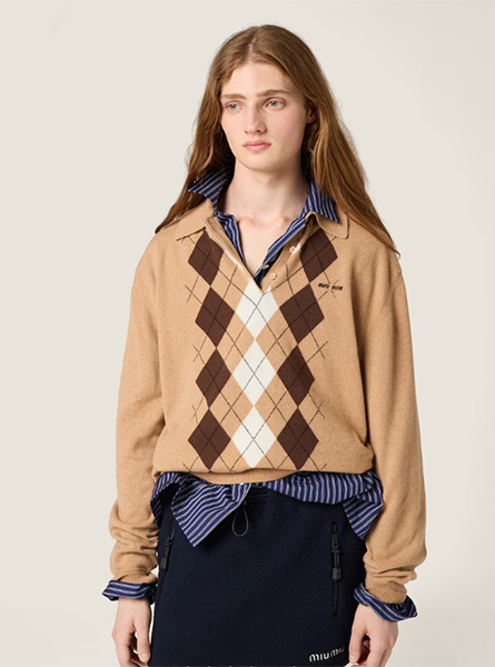 MIUMIU高仿女装 | 缪缪A货服装  2025秋冬MIUMIU新款驼棕色  羊绒Polo衫