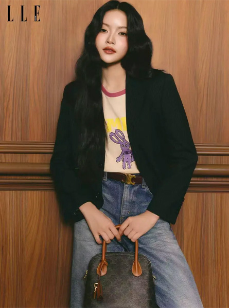 高仿CELINE包包 TEEN HONORINE标志印花手袋 Mabelz演绎ELLE泰国版八月刊