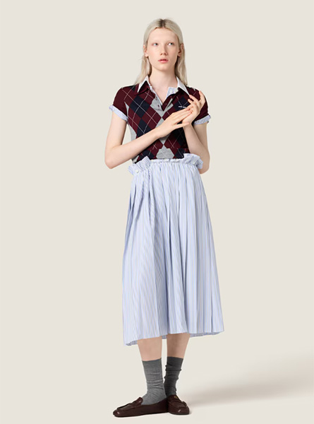 MIUMIU高仿女装 | 缪缪A货服装  2025秋冬MIUMIU新款 浅蓝色条纹府绸褶裥中长连衣裙