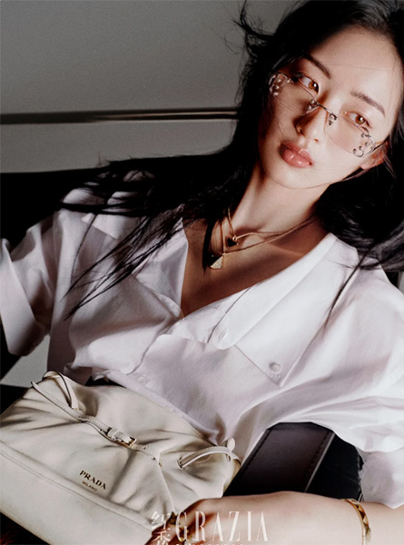 高仿PRADA包包 Prada Dada 小号Nappa皮革手袋 邓恩熙《红秀GRAZIA》8月刊封面