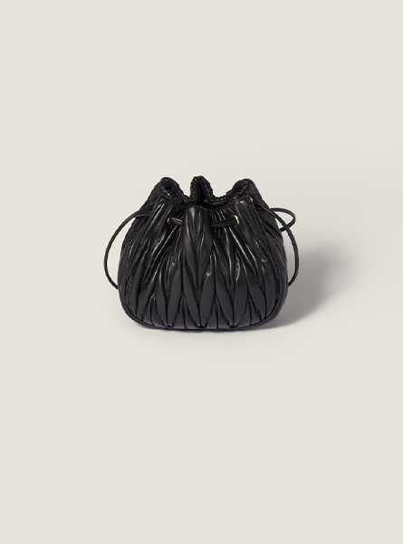 高仿MIUMIU包包 | A货缪缪包包 2025秋冬MIUMIU新款 黑色Matelassé Nappa皮革小袋