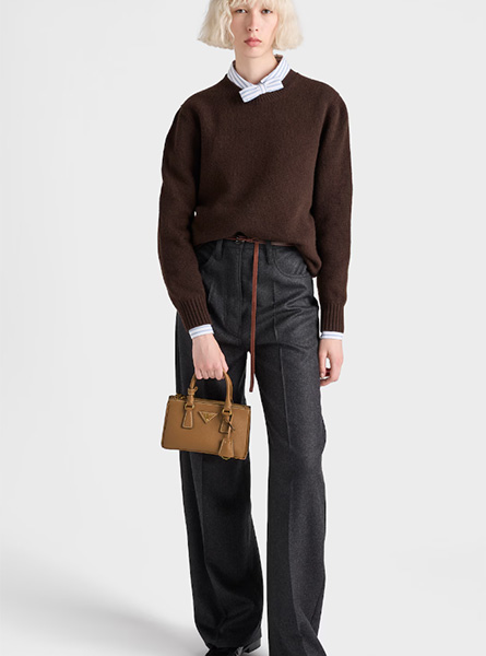 高仿PRADA包包 | A货普拉达女包 2025秋冬PRADA新款 焦糖色 Saffiano 皮革迷你手袋