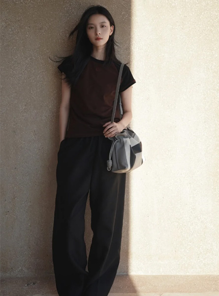 高仿LOEWE包包 中号纳帕牛皮革 Flamenco 手拿包 孙美林同款包包