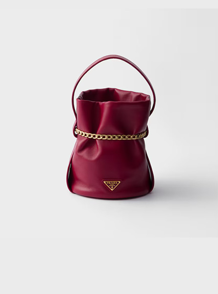 高仿PRADA包包 Petit Sac Noir Nappa皮革迷你水桶包 关晓彤演绎#Prada秋冬秀款系列