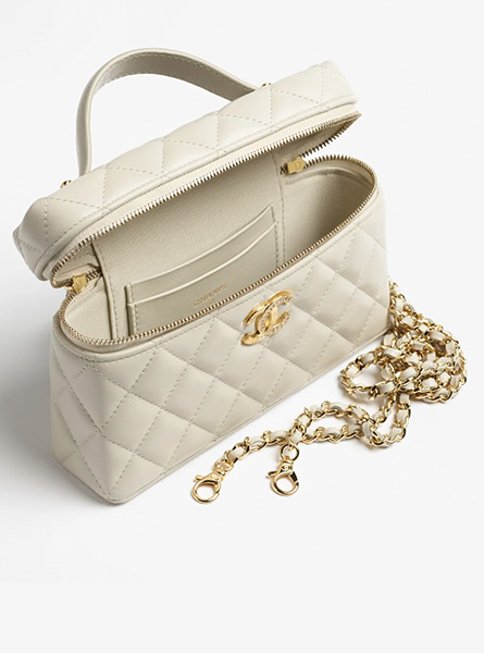 高仿CHANEL包包 | A货香奈儿女包 2025/26秋冬预告系列 淡灰色链条化妆包