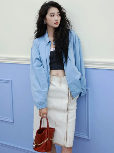 高仿PRADA包包 Petit Sac Noir Nappa皮革迷你水桶包 关晓彤演绎#Prada秋冬秀款系列