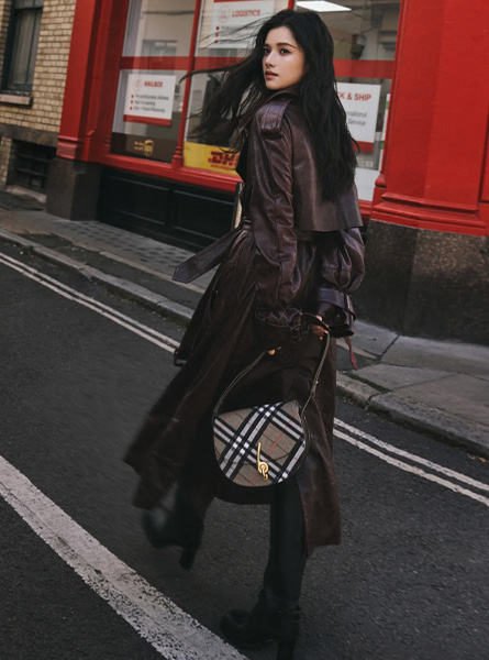 高仿BURBERRY包包 小号 Bridle 包 张婧仪BURBERRY大秀现场