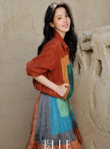 高仿LOEWE包包 中号纳帕牛皮革 Flamenco 手拿包 陈都灵 | SuperELLE9月刊大片