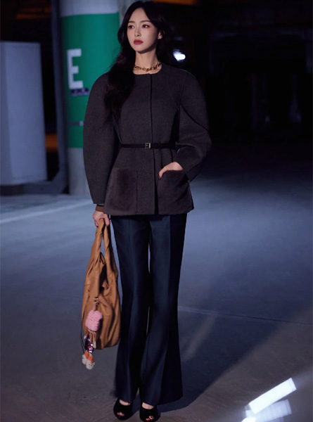 高仿FENDI包包 大号FENDI Spy Bag 唐嫣｜出发米兰时装周 优雅FENDI女郎