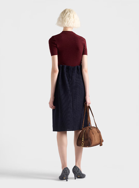 PRADA高仿女装 | 普拉达 A货服装  2025秋冬PRADA新款 短袖羊毛毛衣，配吊坠