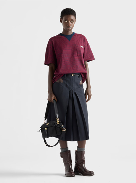 PRADA高仿女装 | 普拉达 A货服装  2025秋冬PRADA新款 Oversize造型条纹平纹针织T恤