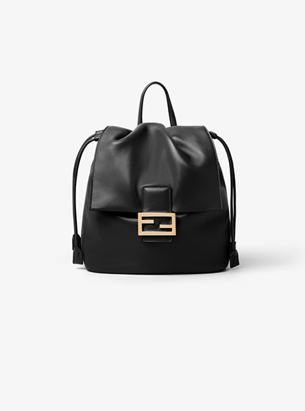 高仿FENDI包包 黑色皮革背包 申有娜｜FENDI✖️米兰