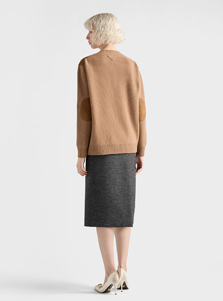 PRADA高仿女装 | 普拉达 A货服装  2025秋冬PRADA新款 羊绒、羊毛与绒面皮革拼接毛衣