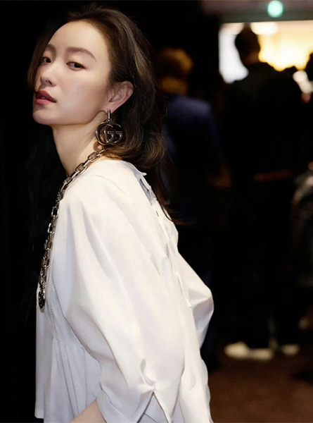 高仿GUCCI包包 倪妮ins更新
