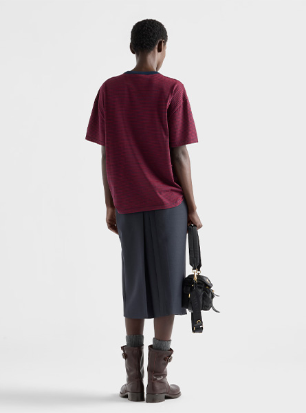 PRADA高仿女装 | 普拉达 A货服装  2025秋冬PRADA新款 Oversize造型条纹平纹针织T恤