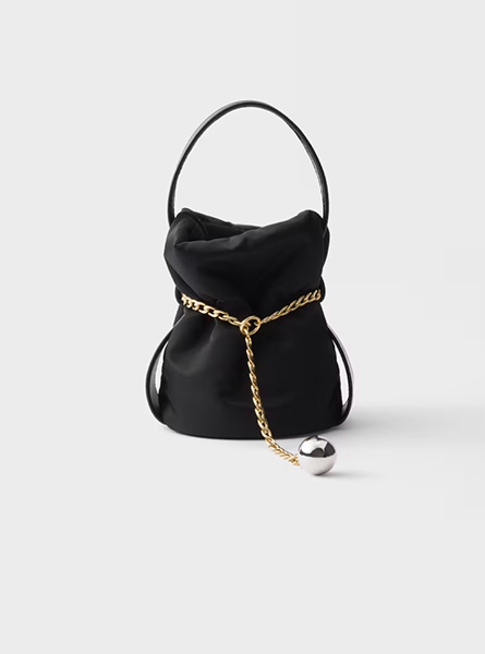 高仿PRADA包包 Petit Sac Noir Re-Nylon与Nappa皮革迷你水桶包 关晓彤米兰时装周
