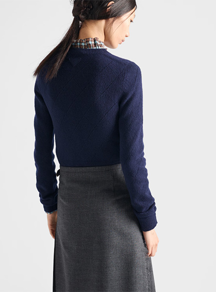 PRADA高仿女装 | 普拉达 A货服装  2025秋冬PRADA新款 羊绒圆领毛衣