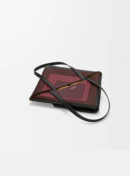 高仿LOEWE包包 | A货罗意威女包 2025秋冬新款 中号纳帕牛皮革 Puzzle Fold 手袋 折叠包