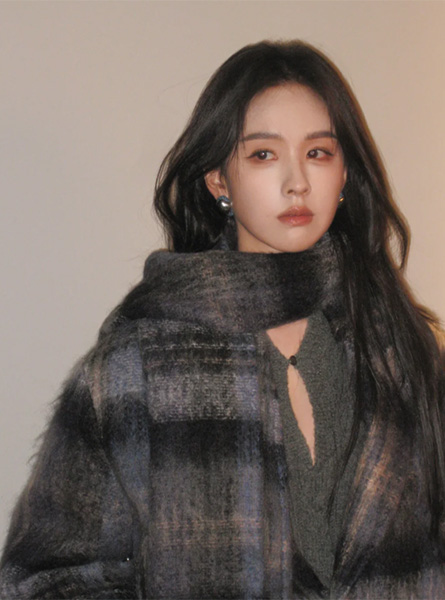 高仿罗意威女装 马海毛和羊毛混纺夹克 陈都灵 LOEWE品牌大使