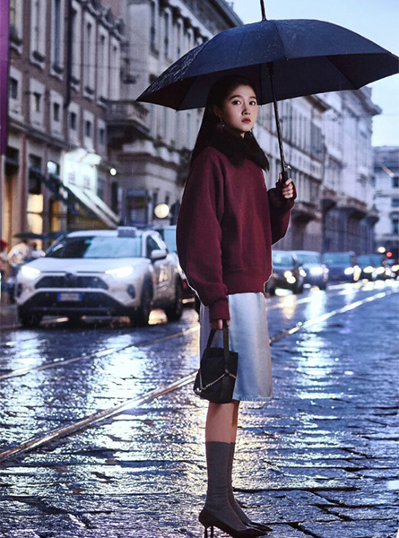 高仿PRADA包包 Petit Sac Noir Re-Nylon与Nappa皮革迷你水桶包 关晓彤米兰时装周