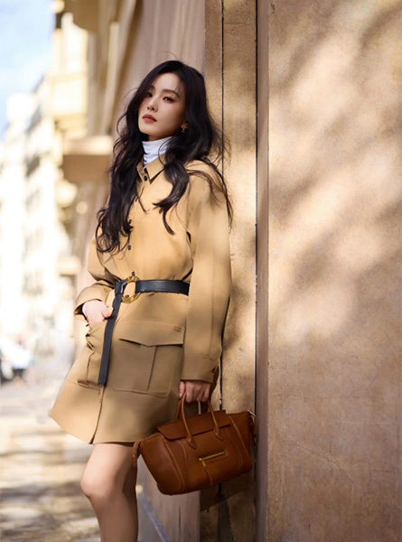 高仿CELINE包包 CELINE笑脸包   刘诗诗亮相巴黎时装周