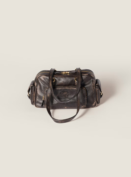 高仿MIUMIU包包 Pocket Nappa皮革手提包 Minnie Miu Miu时装周造型