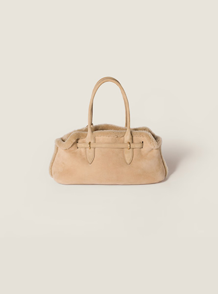 高仿MIUMIU包包 | A货缪缪包包 2025秋冬MIUMIU新款 沙黄色 Aventure羊羔毛托特包