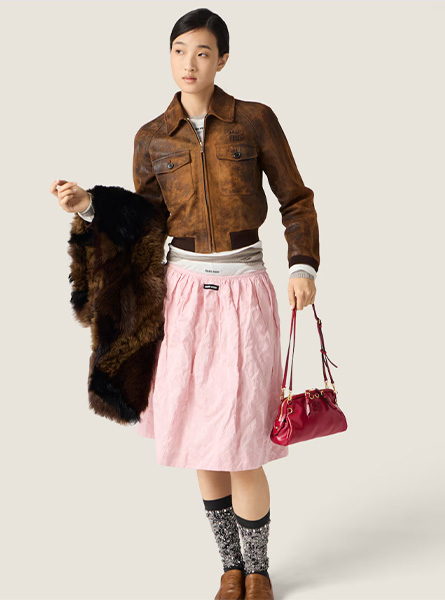 高仿MIUMIU包包 | A货缪缪包包 2025秋冬MIUMIU新款 宝石红 皮革手拿包