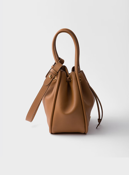 高仿PRADA包包 | A货普拉达女包 2025秋冬新款 焦糖色Prada Darling 皮革迷你水桶包