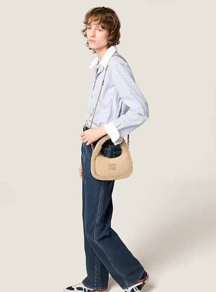 高仿MIUMIU包包 | A货缪缪包包 2025秋冬MIUMIU新款 沙黄色 Wander羊羔毛手袋