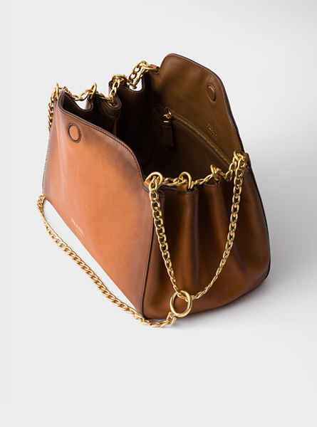 高仿PRADA包包 | A货普拉达女包 2025秋冬新款 干邑色Prada Tumulte 小号皮革手袋