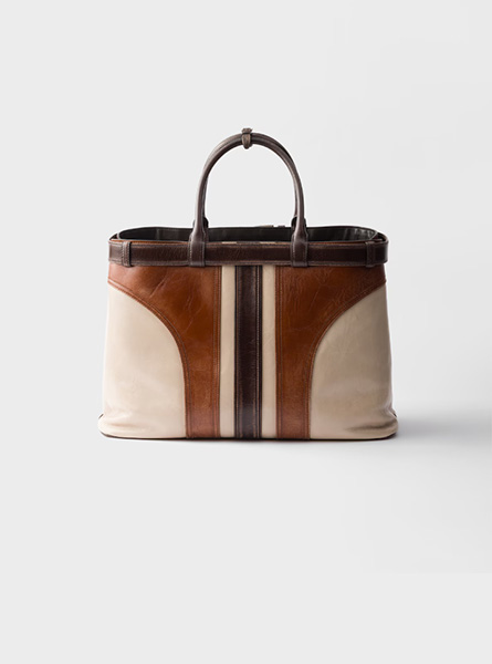 高仿PRADA包包 | A货普拉达男包 2025秋冬新款 石灰色Prada Buckle 做旧皮革手袋