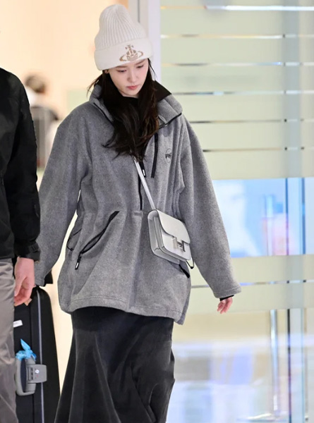 高仿爱马仕包包 允儿返韩穿搭