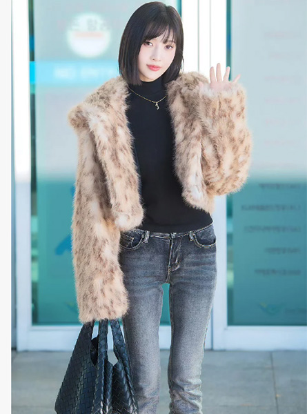 高仿BV包包 Campana肩背包 Joy朴秀容 仁川机场 同款包包