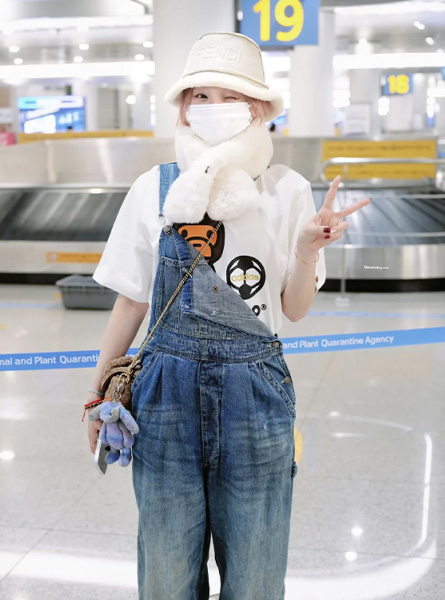 高仿FENDI包包 Baguette®迷你手袋 宋雨琦同款包包