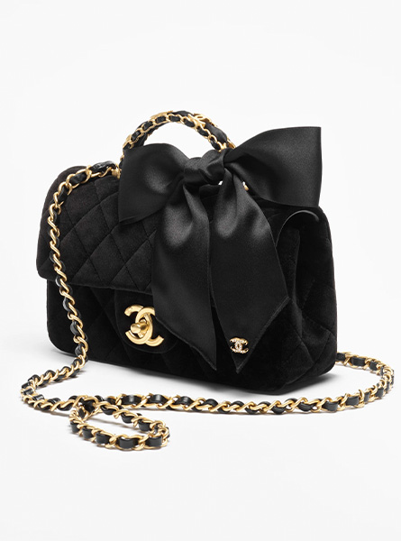 高仿CHANEL包包 | A货香奈儿女包 2025/26秋冬系列 黑色迷你口盖包配以手柄