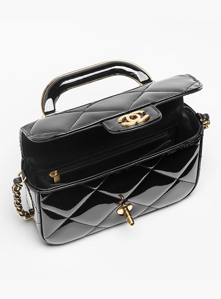 高仿CHANEL包包 | A货香奈儿女包 2025/26秋冬系列 黑色迷你口盖包配以手柄