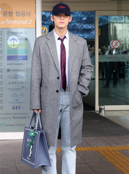 高仿DIOR包包 金珉奎同款包包