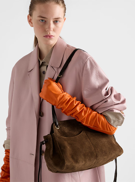 高仿PRADA包包 | A货普拉达女包 2026春夏新款 可可棕Prada Carry 大号绒面皮革手提袋