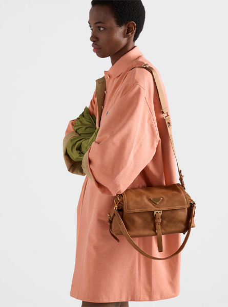 高仿PRADA包包 | A货普拉达女包 2026春夏新款 焦糖色Prada Explore中号Nappa皮革单肩包