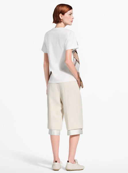 LV高仿女装 | 路易威登 A货服装  2026春夏LV新款 硬箱内饰印花丝巾 T 恤