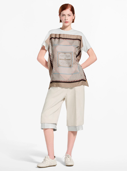 LV高仿女装 | 路易威登 A货服装  2026春夏LV新款 硬箱内饰印花丝巾 T 恤