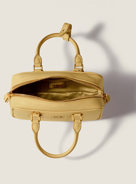 高仿MIUMIU包包 | A货缪缪包包 2026春夏MIUMIU新款 香草色Arcadie皮革手袋 保龄球包