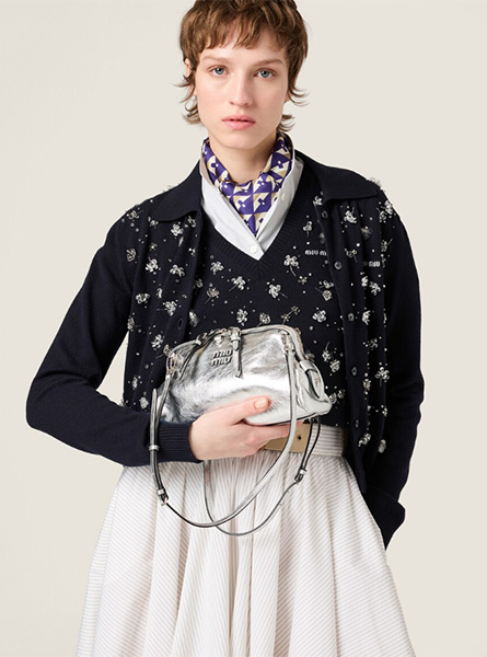高仿MIUMIU包包 | A货缪缪包包 2026春夏MIUMIU新款 银色Caprice皮革手拿包