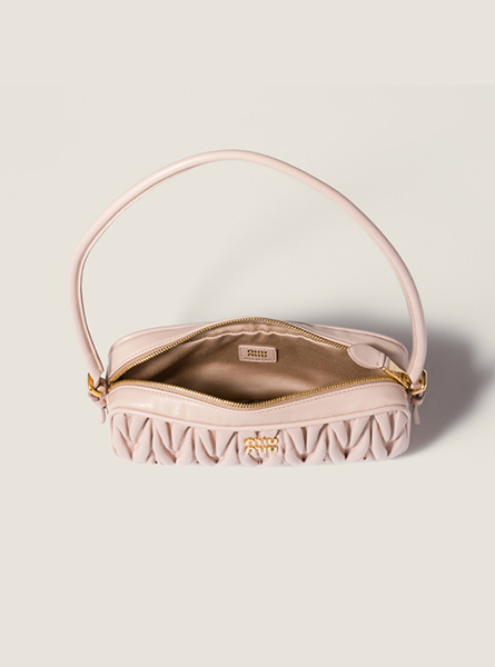 高仿MIUMIU包包 | A货缪缪包包 2026春夏MIUMIU新款 裸粉色Matelassé Nappa皮革小袋