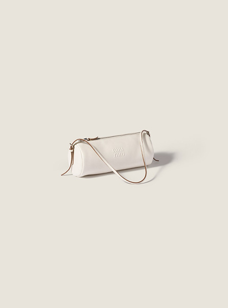 高仿MIUMIU包包 | A货缪缪包包 2026春夏MIUMIU新款 粉笔白Nappa皮革小包 笔筒包