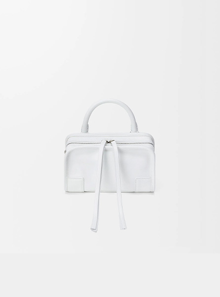 高仿LOEWE包包 | A货罗意威包包 2026春夏新款 白色迷你柔软牛皮革 Amazona 180 手袋 吐司包