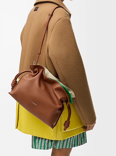 高仿LOEWE包包 | A货罗意威包包 2026春夏新款 多色松鼠棕中号纳帕牛皮革层叠 Flamenco 手拿包 福袋包